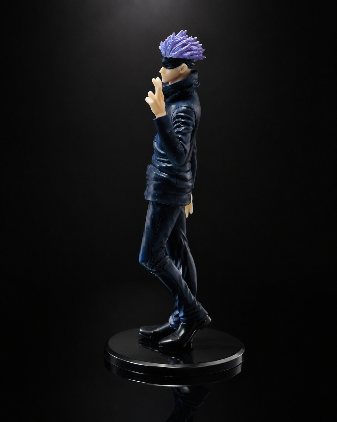 Gojo Satoru anime figure, side view